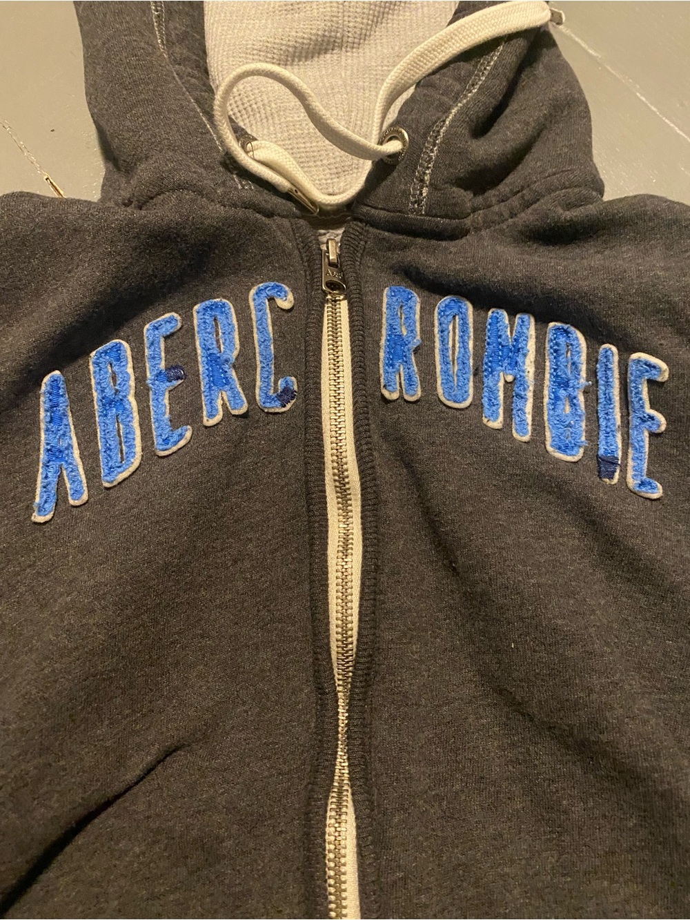 Y2K Abercrombie & Fitch Women's Charcoal Zip-Up Hoodie - Picture 3 of 9